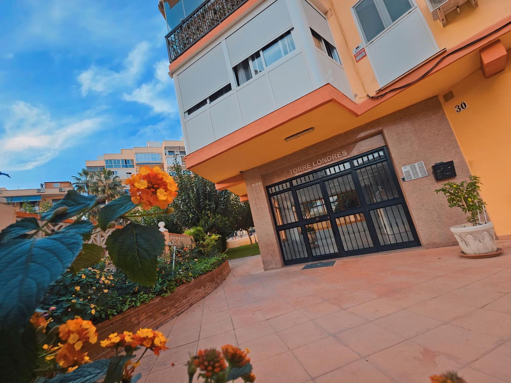 Apartamento Paseo Maritimo De Playamar Torremolinos Bagian luar foto